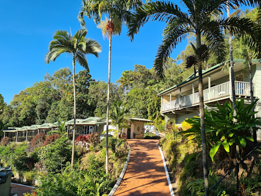 TREE TOPS LODGE CAIRNS