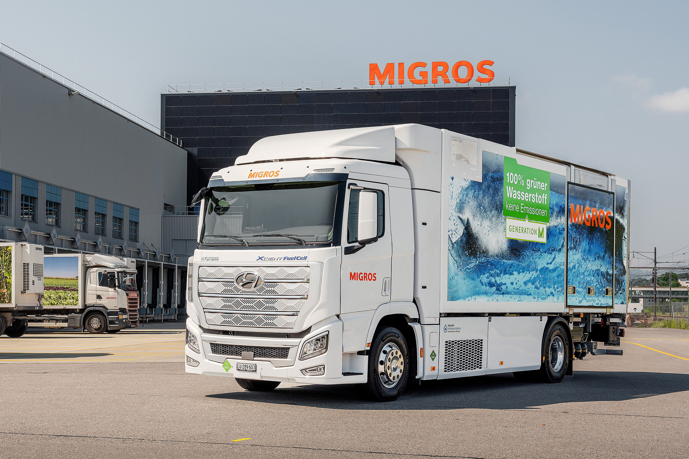 Ein Wasserstofflastwagen vor der Betriebszentrale in Dierikon