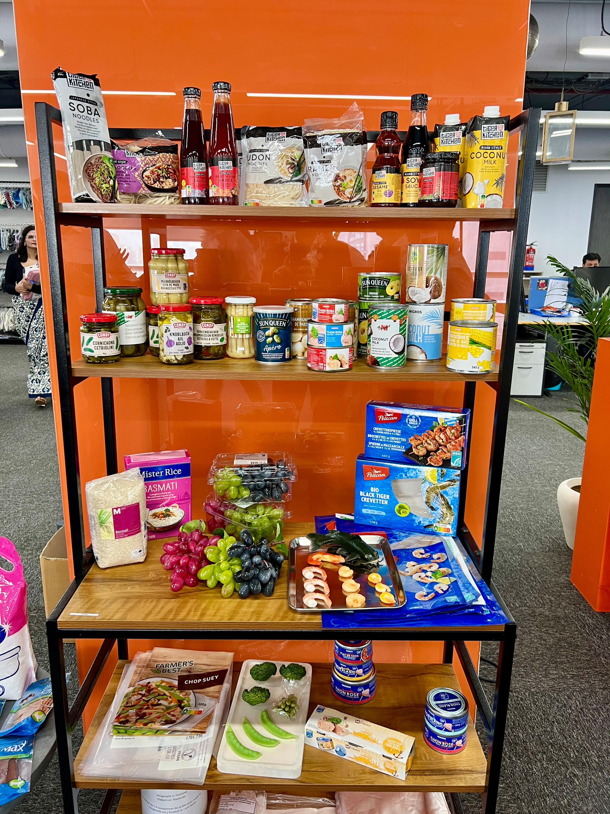 Procurement office in New Delhi: Display of products sourced by Migros from India.