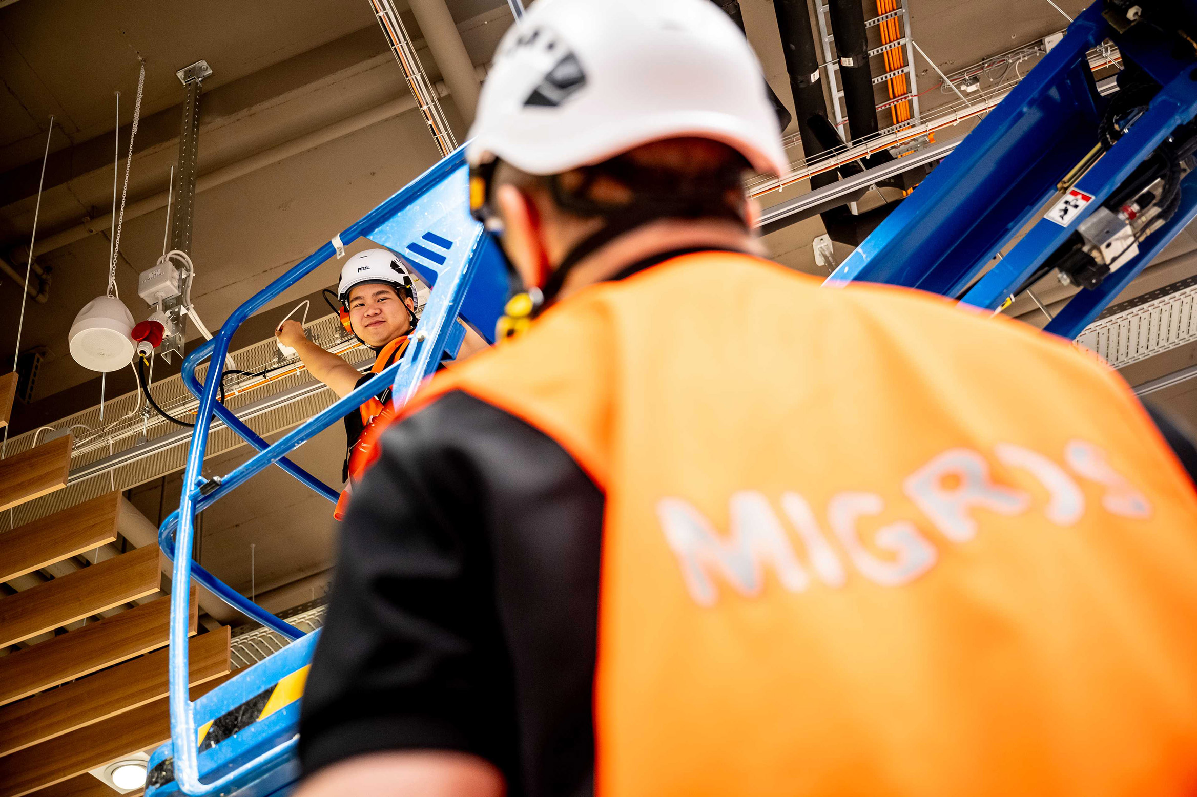 Les Field Supporter réparent une antenne dans la filiale