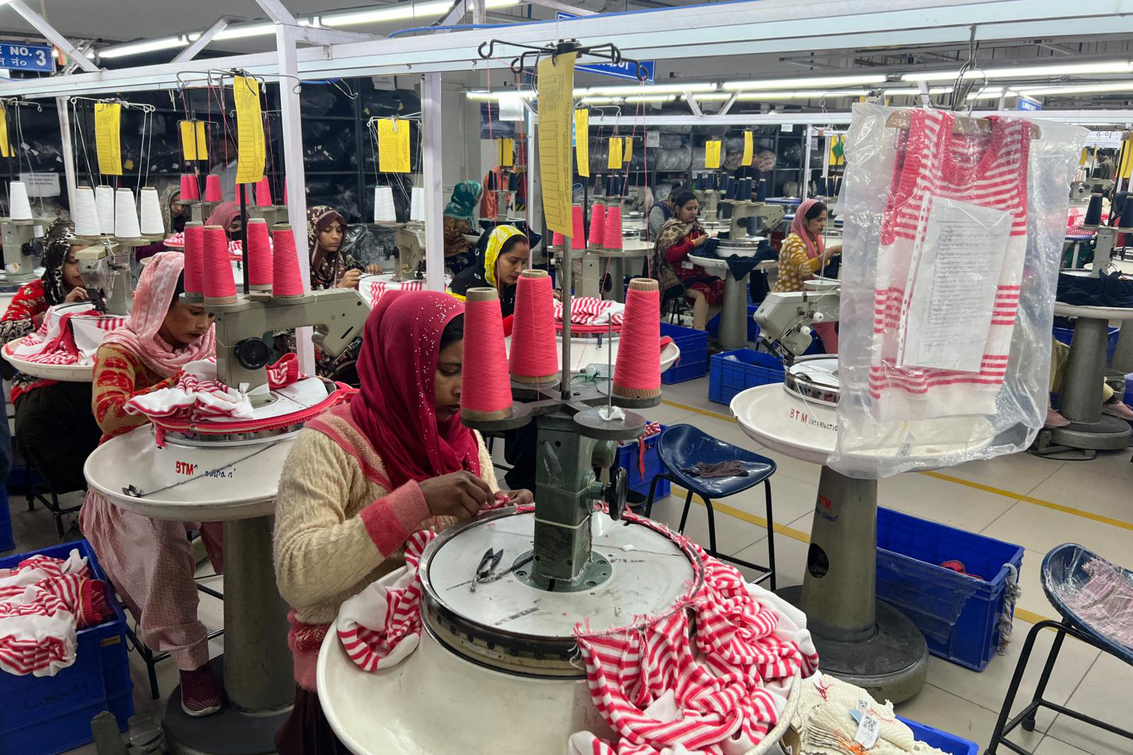Indian seamstresses are producing pajamas and underwear for Migros.
