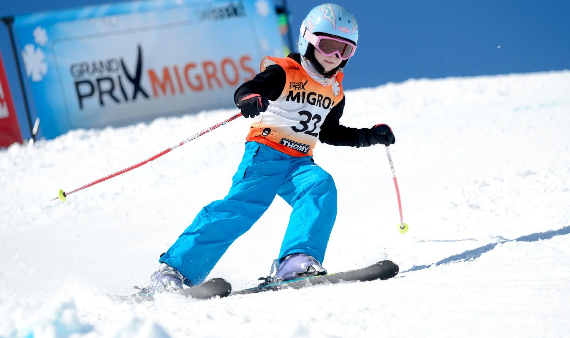 Un bambino partecipa a una discesa libera del Grand Prix Migros.