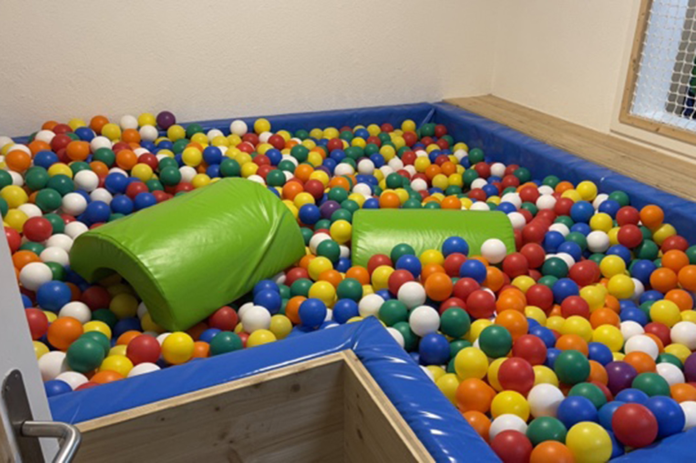 Bällebad in der Kinderkrippe Wirbelschloss