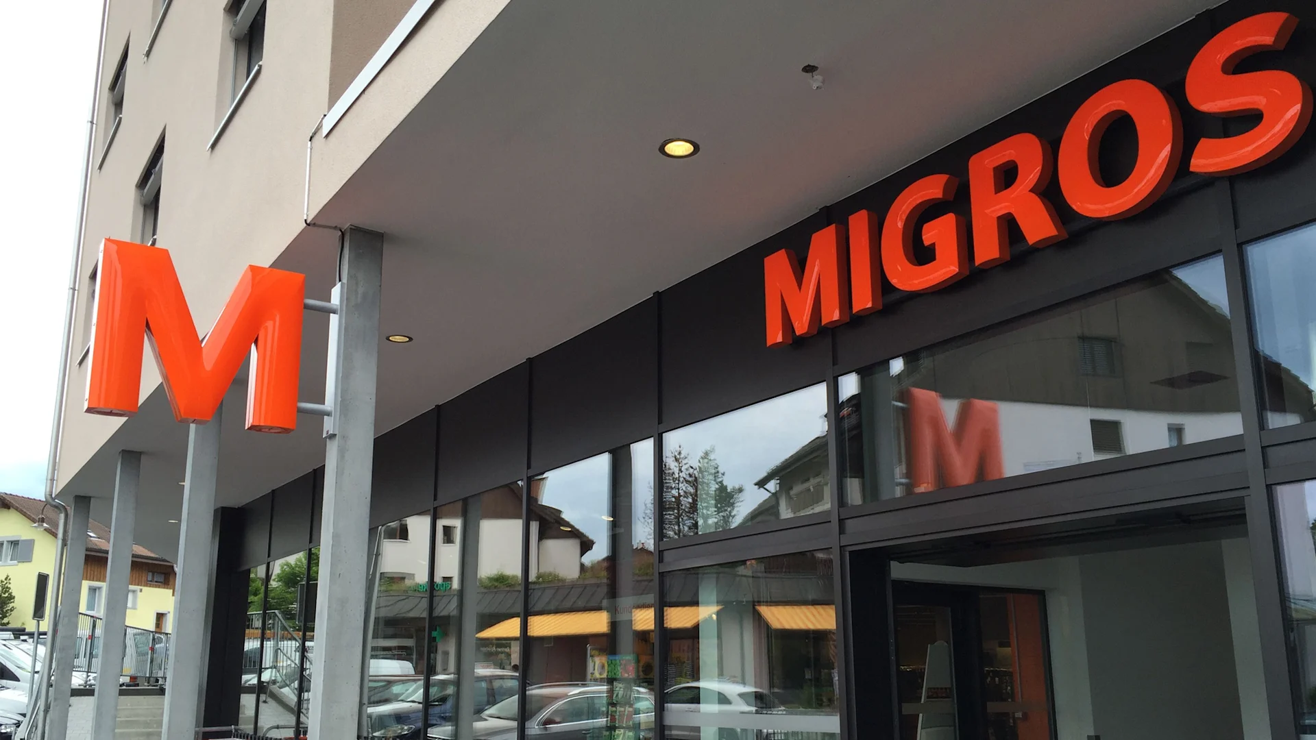Migros Supermarkt Eingang