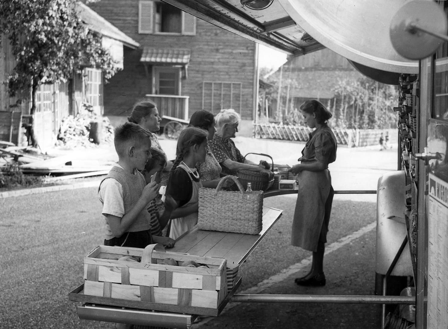 1925 Kinder kaufen ein