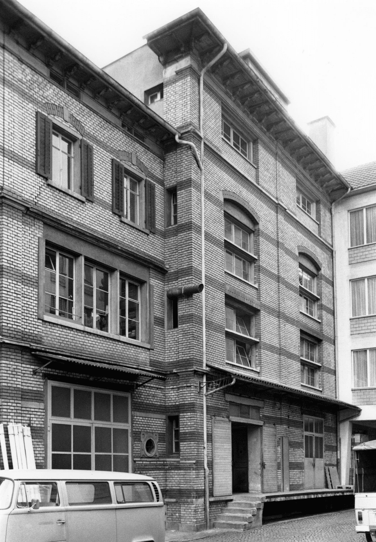 3-Lager_Ausstellungsstrasse_84