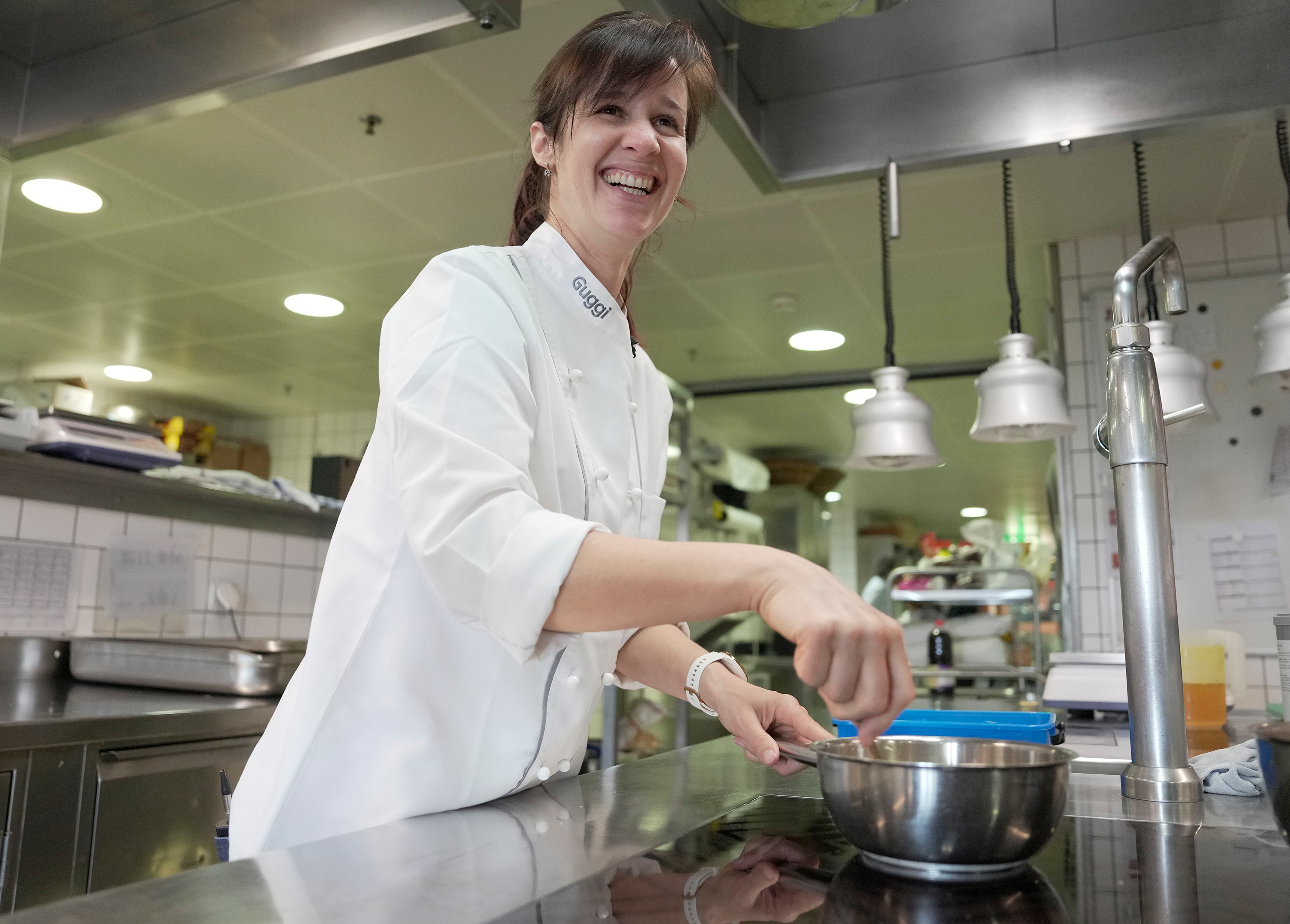 Mirjam Lendenmann in der Küche des Guggi-Personalrestaurants.