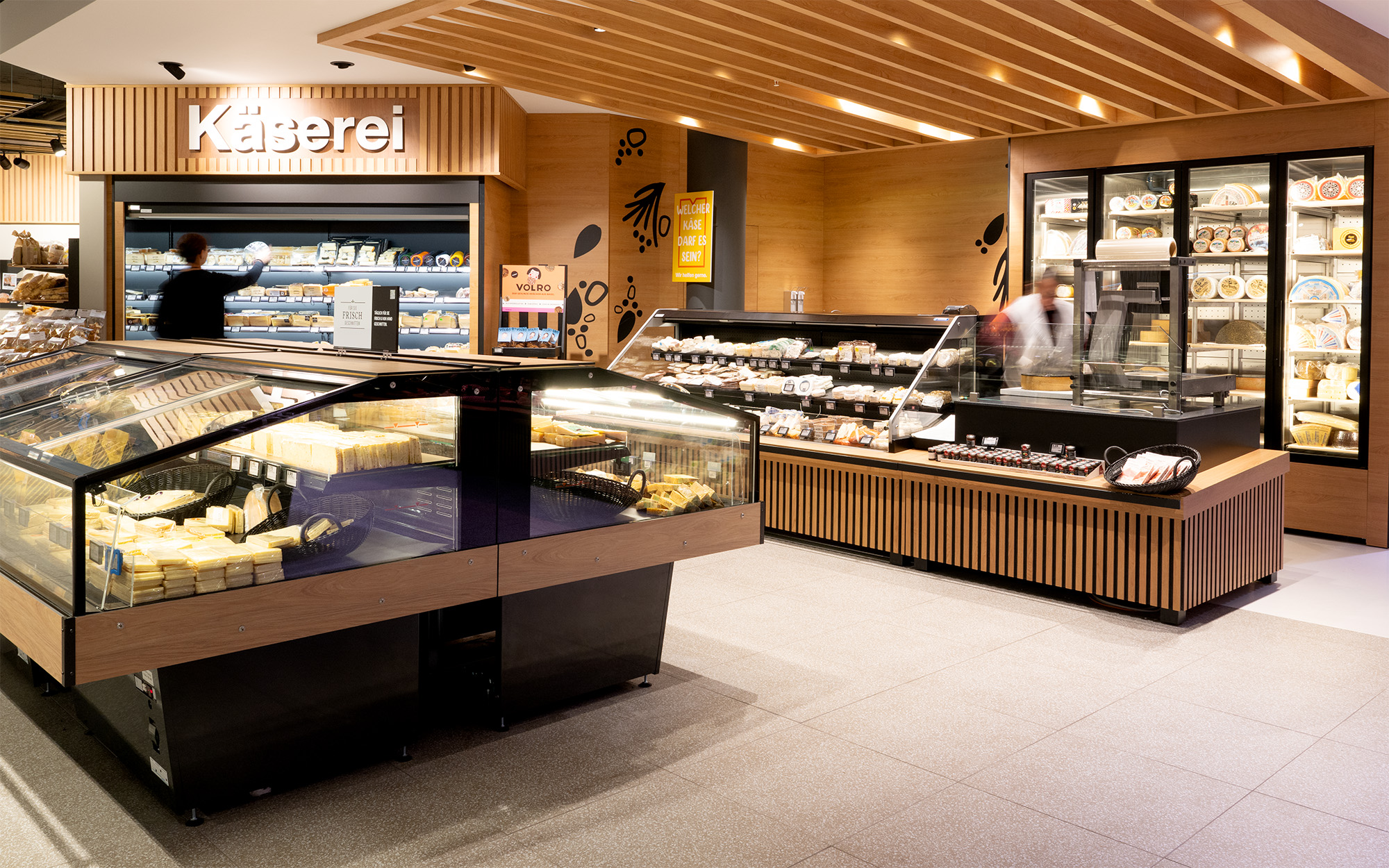 Modernisierte Bedienungstheke in der Migros Paradies in Allschwil