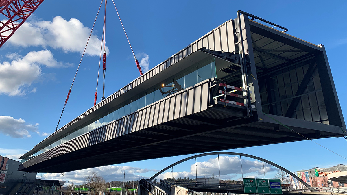 Einhub der Logistik-/Fussgängerbrücke