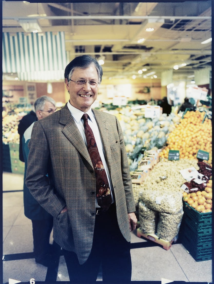 Anton Scherrer in der Migros-Filiale (2002)