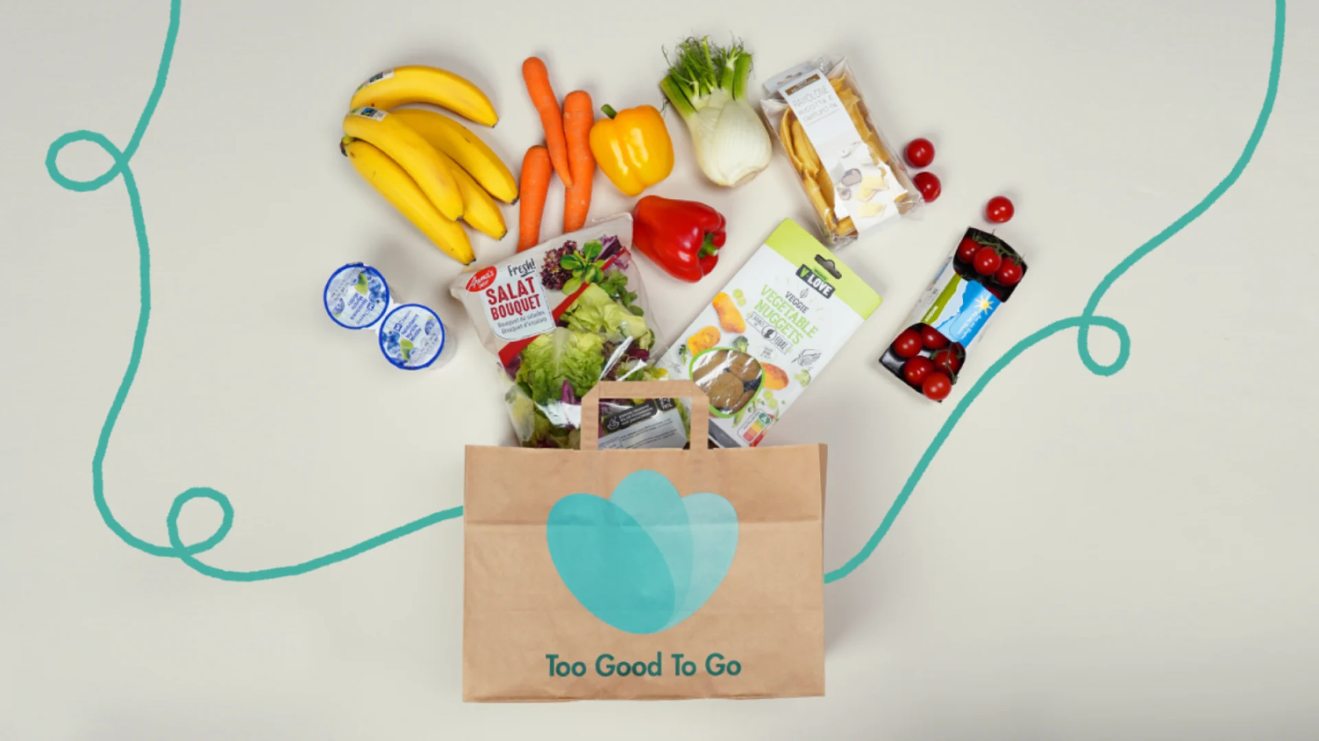 Photo d'un sac Too Good To Go avec des aliments frais qui en sort