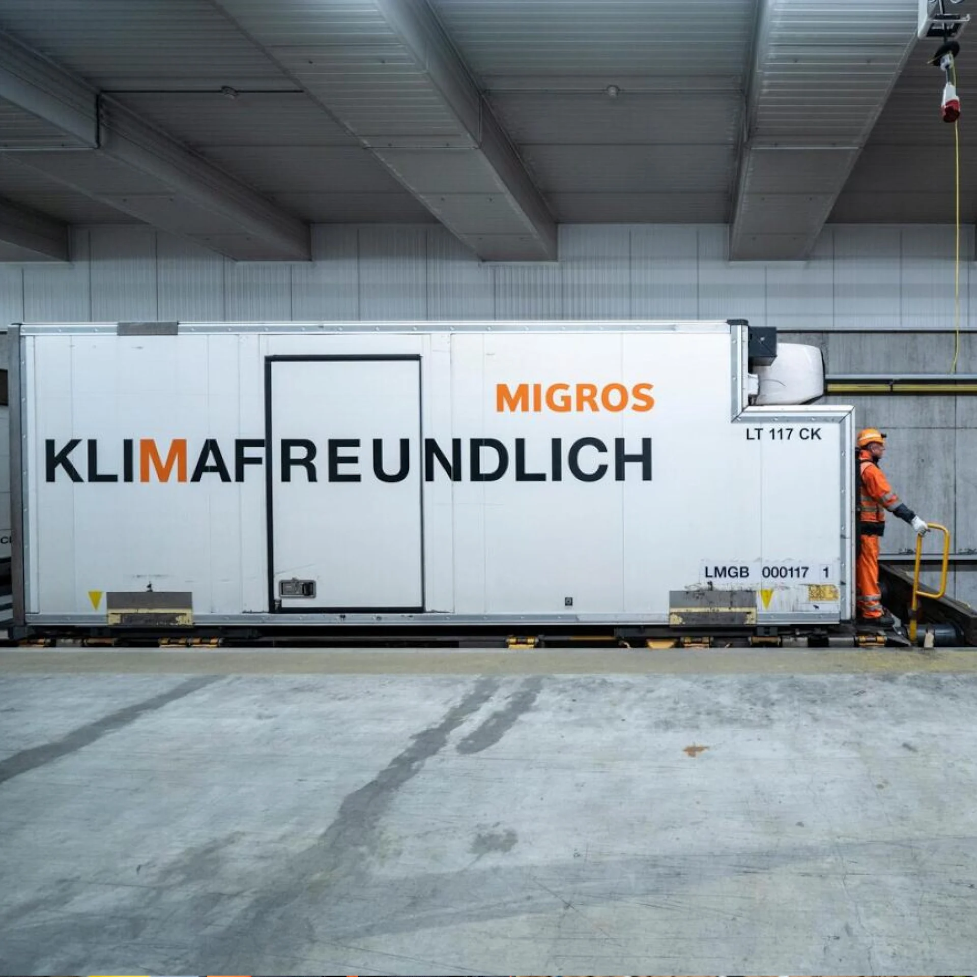 Ein Gütertwagon mit der Aufschrift "Klimafreundlich"