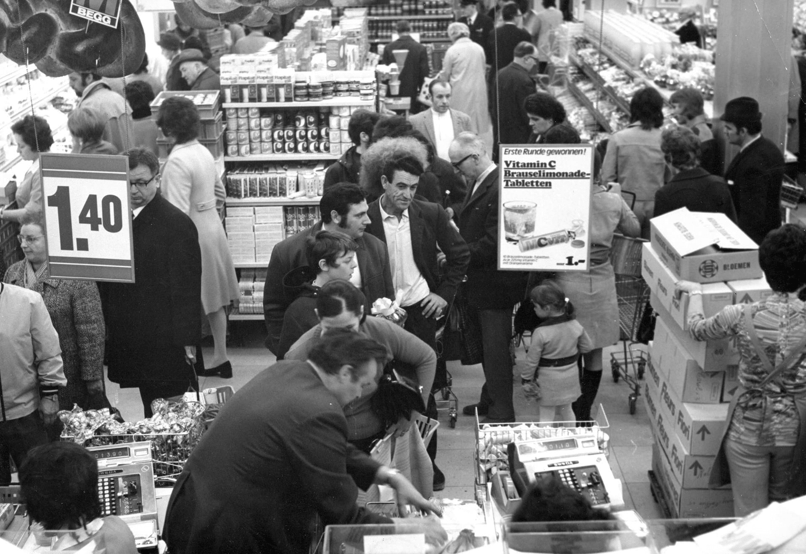 2-MGB-La_den-Kasse-Schlange