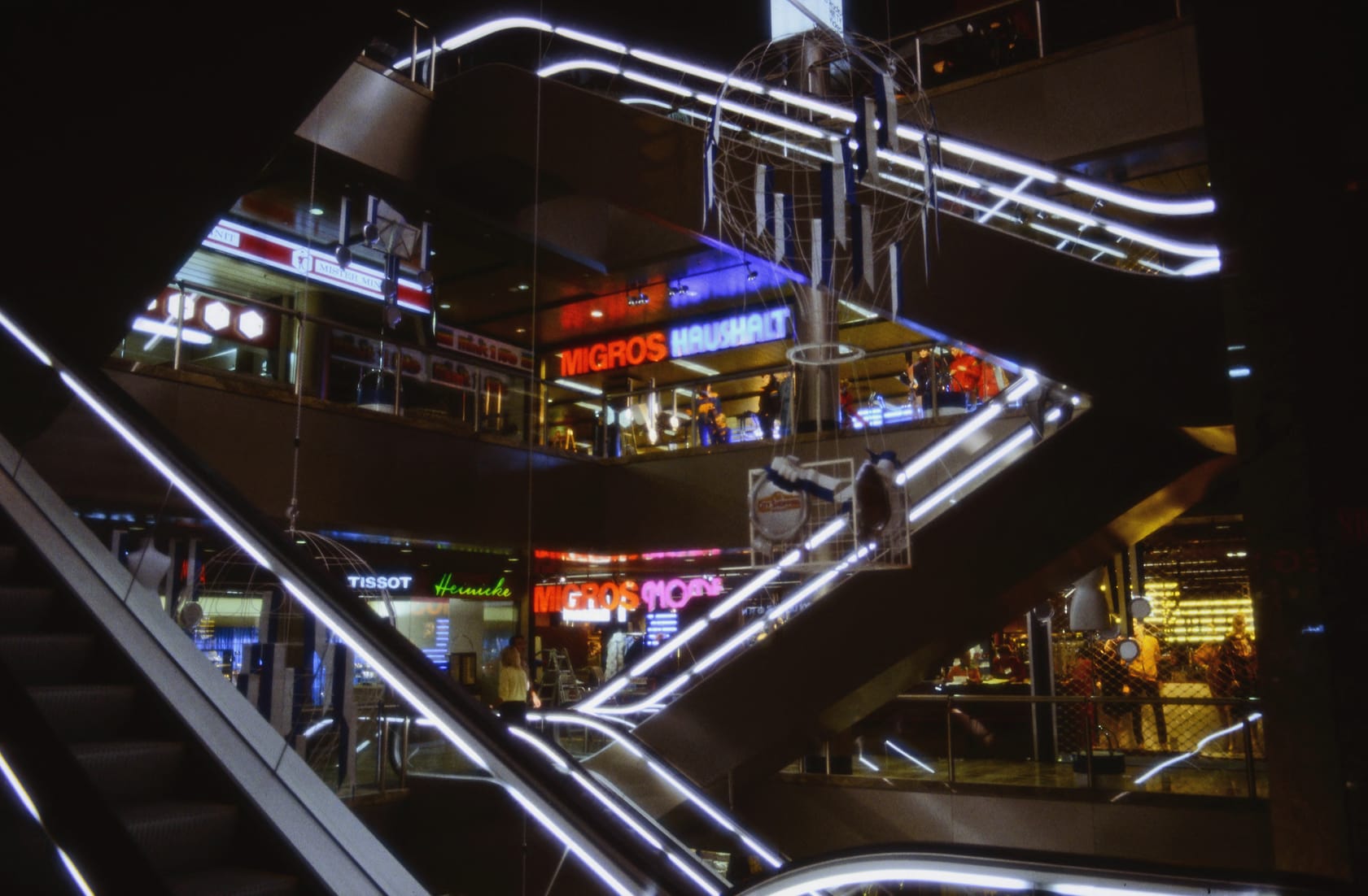 MMM Zürich-Löwenstrasse: Innenansicht