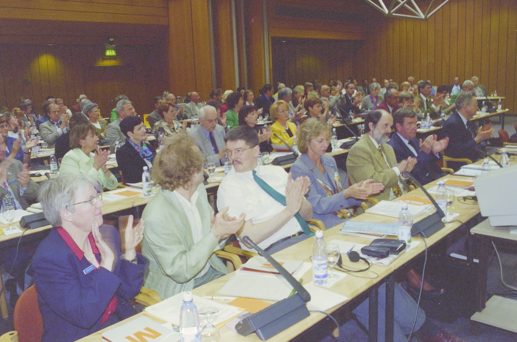 143. Delegiertenversammlung MGB: Delegierte applaudieren