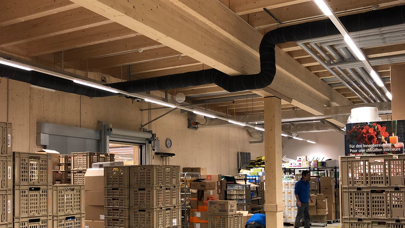 Heizrohre mit der Abwärme der Kälteanlagen