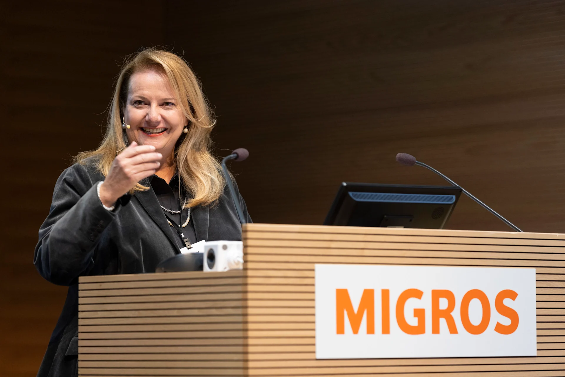 President Marianne Meyer chaired the Assembly of Delegates with aplomb. Marianne Meyer at the lectern