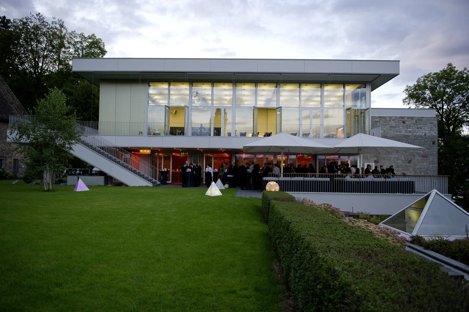 A picture of the Gottlieb Duttweiler Institute in Rüschlikon.