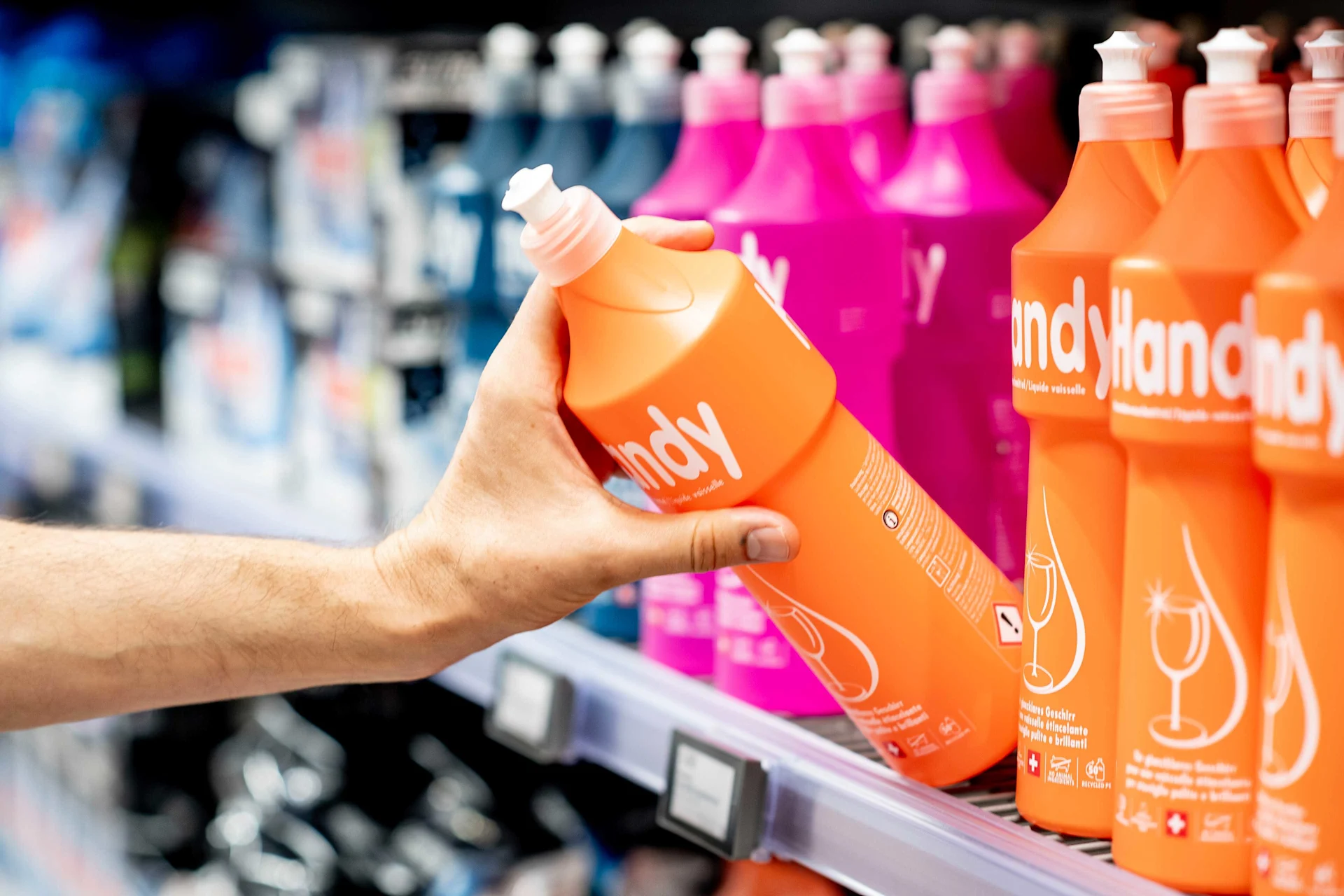 Wie gehts nach dem Verkauf mit Mibelle weiter? Handy Geschirrspülmittel im Migros Regal