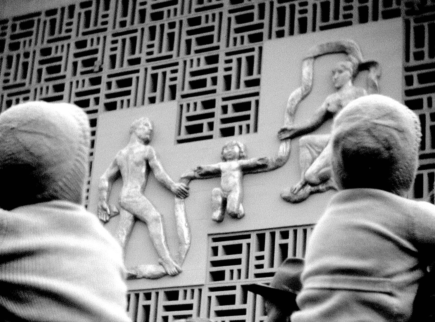 7-kinder-vor-relief-3