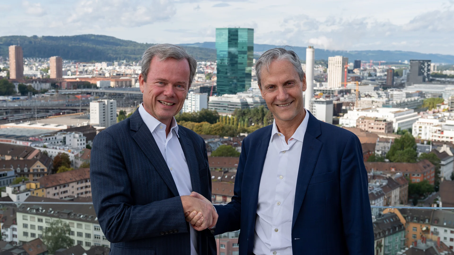 Links Dr. Philipp Hofstetter, Verwaltungsratspräsident Swiss E-Mobility Group AG und Daniel Hofer, Verwaltungsratspräsident m-way AG (rechts).