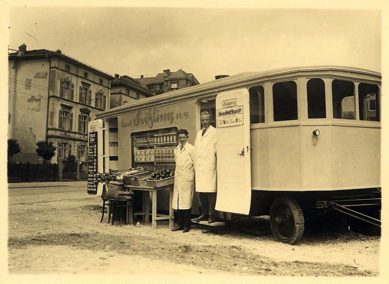 A Carl Fröhling AG sales trolley (ca. 1925). 