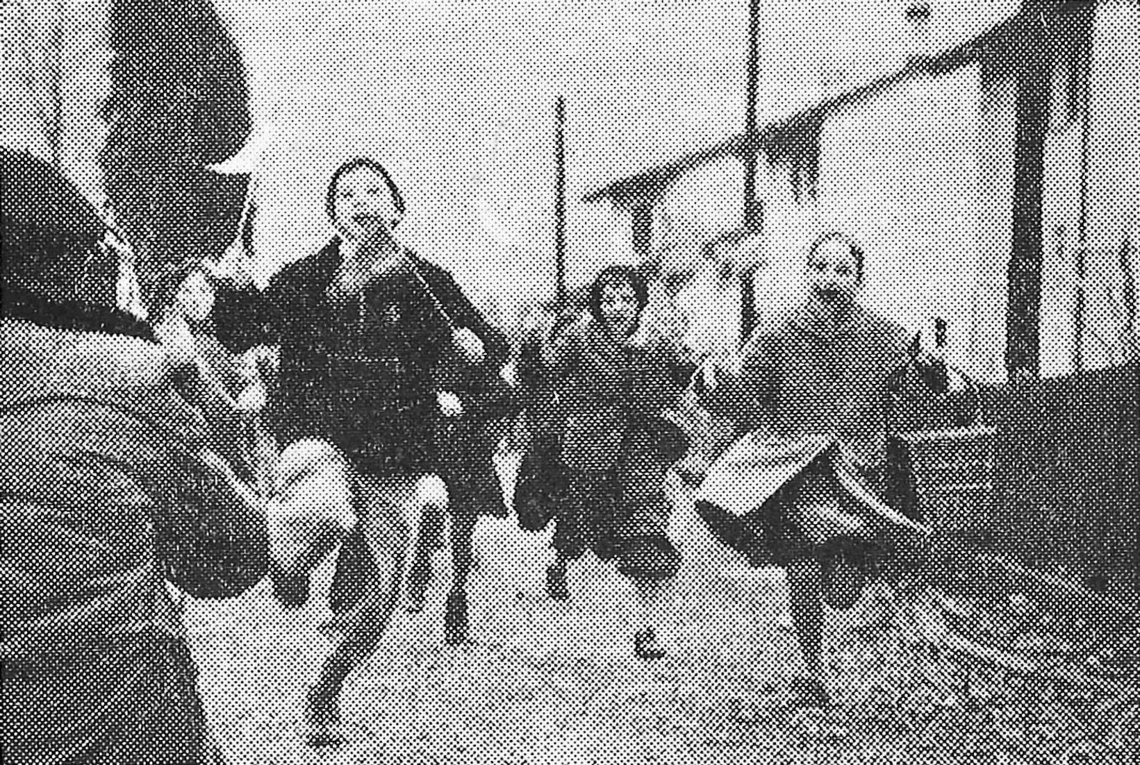 1-BB-1958_01_10-Migroswagen-Glarus_KINDERBILD_MIT_LEGENDE_FREISTELLENjpeg