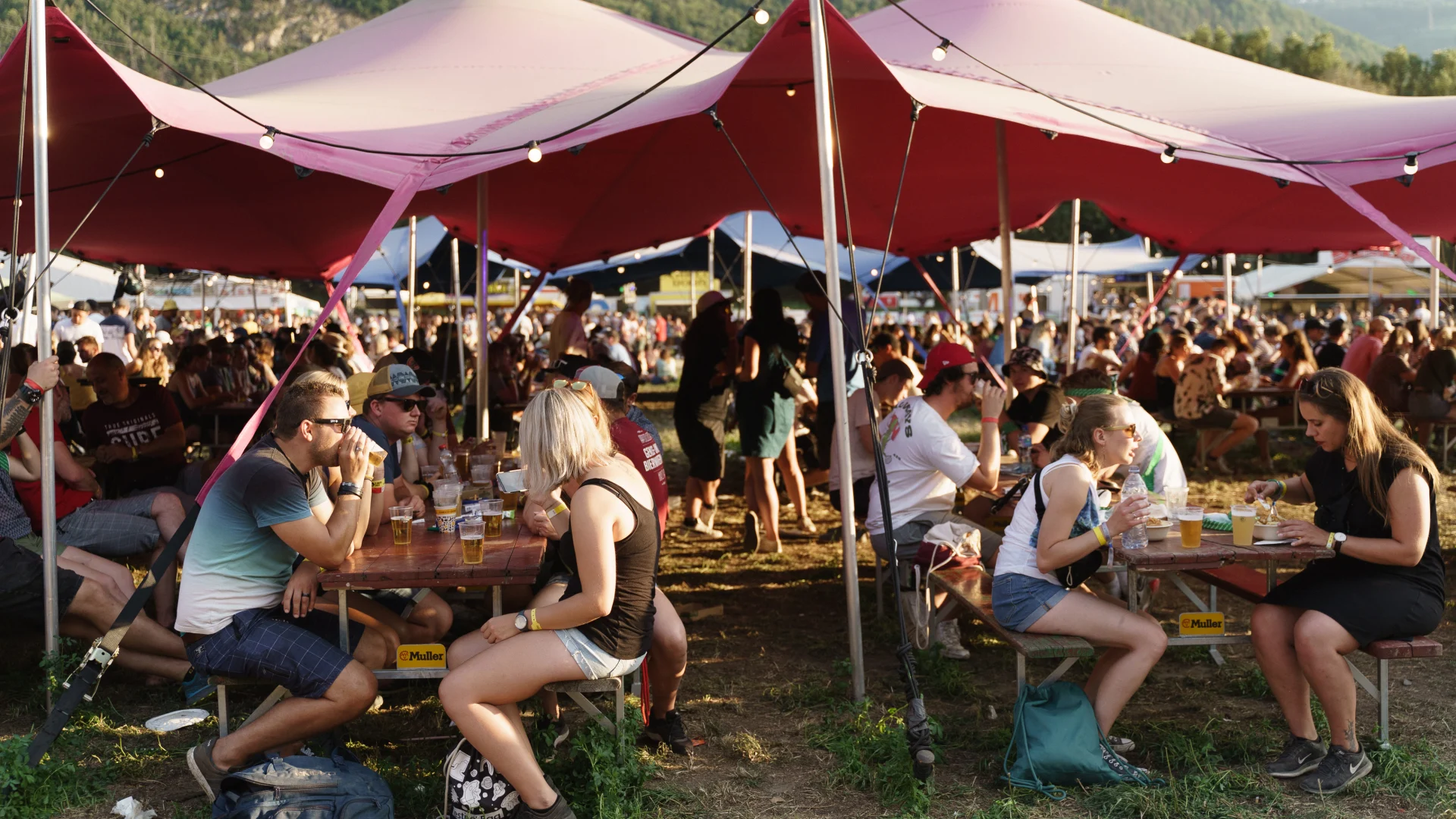 Food tent at the Openair with guests