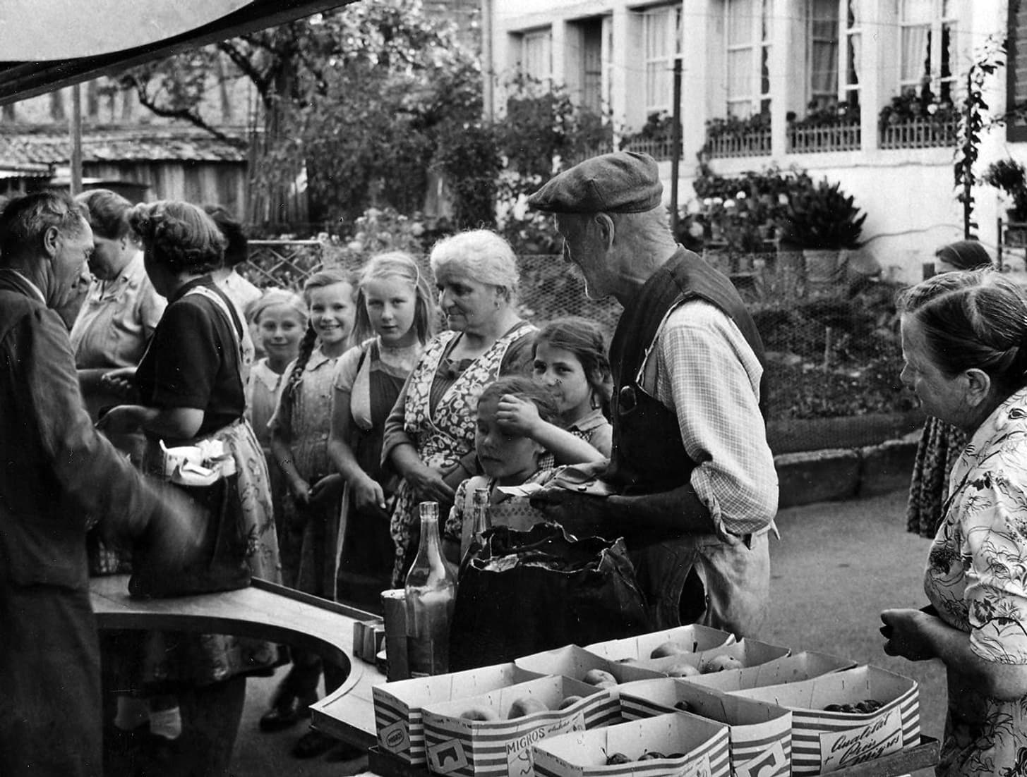 1925 Kinder kaufen ein