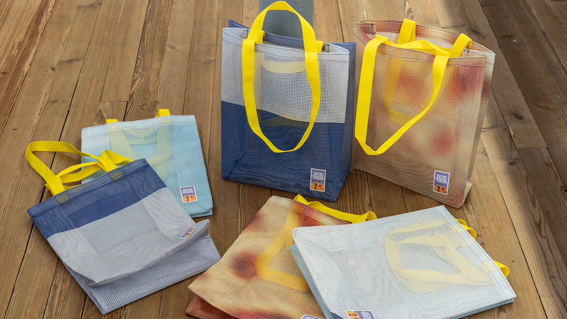 Jede Tasche sieht anders aus und das Material ist luftdurchlässig und leicht. Jede Tasche sieht anders aus und das Material ist luftdurchlässig und leicht.