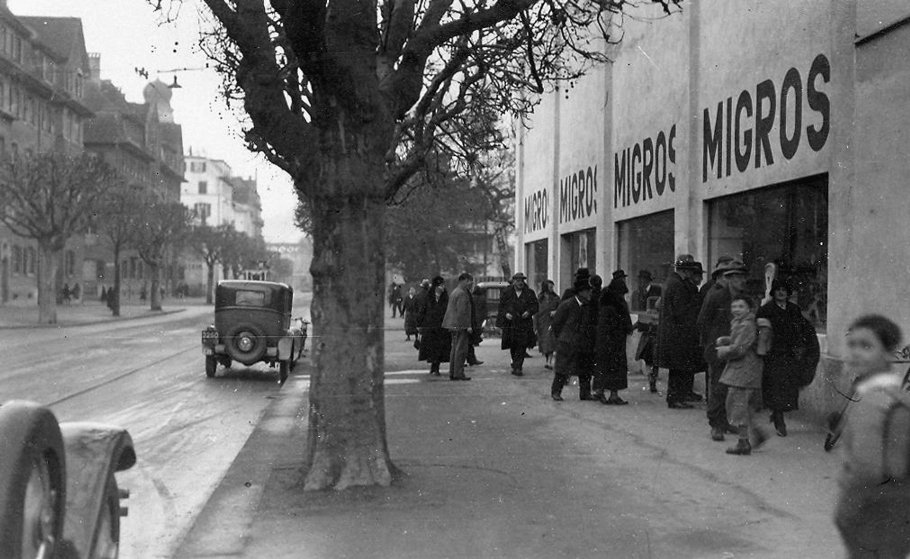 08_Scannen0338_schaufenster_aussen_Limmatplatz