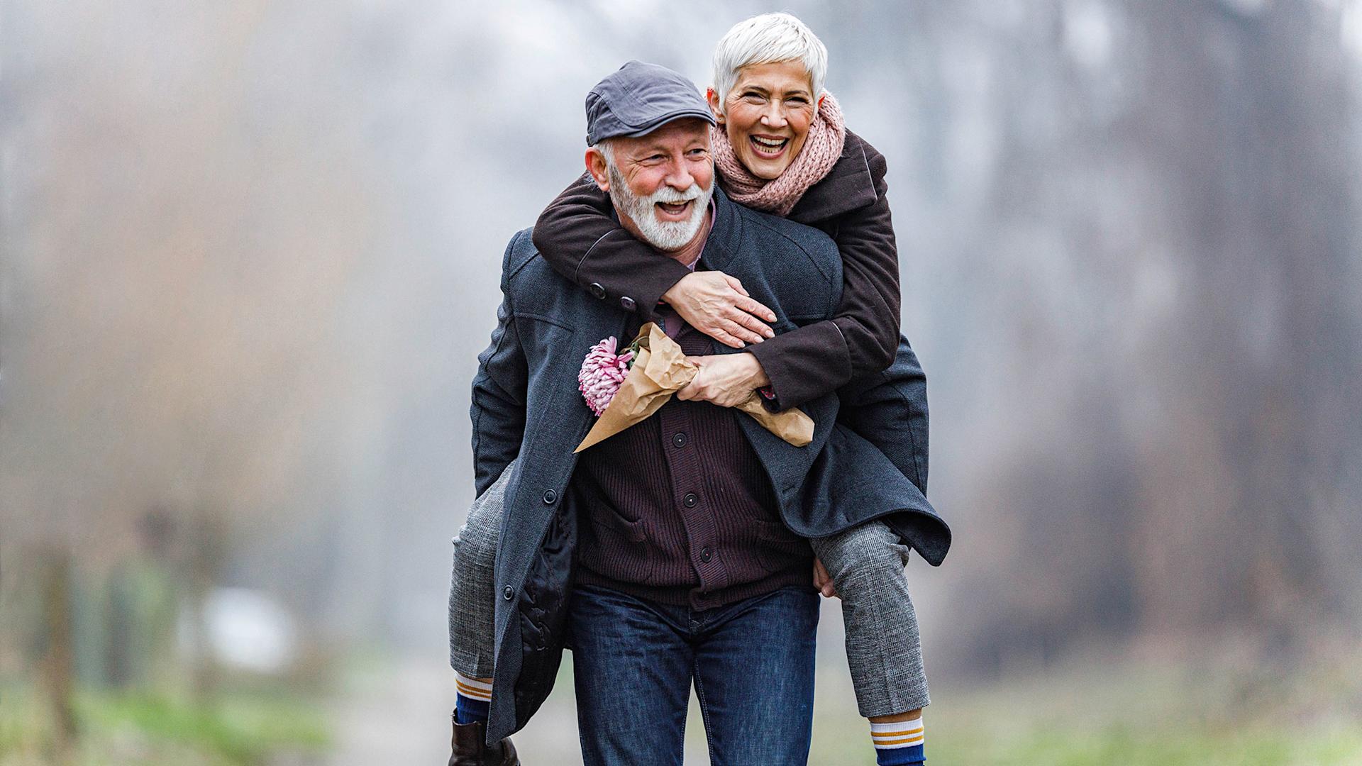 Couple âgé et heureux