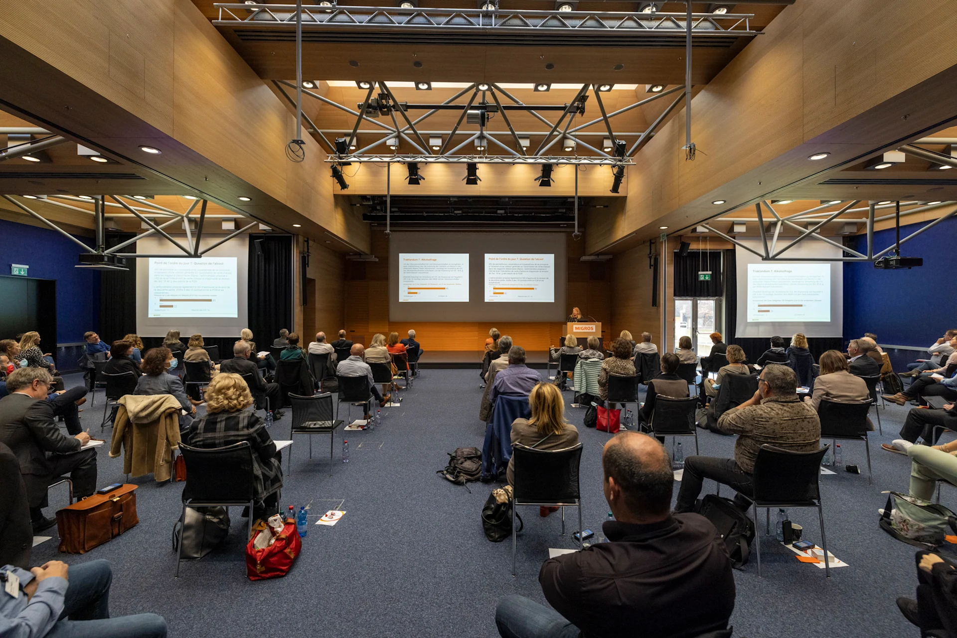 The Assembly of Delegates took place while keeping social distancing rules. The hall with the seated delegates, at the back