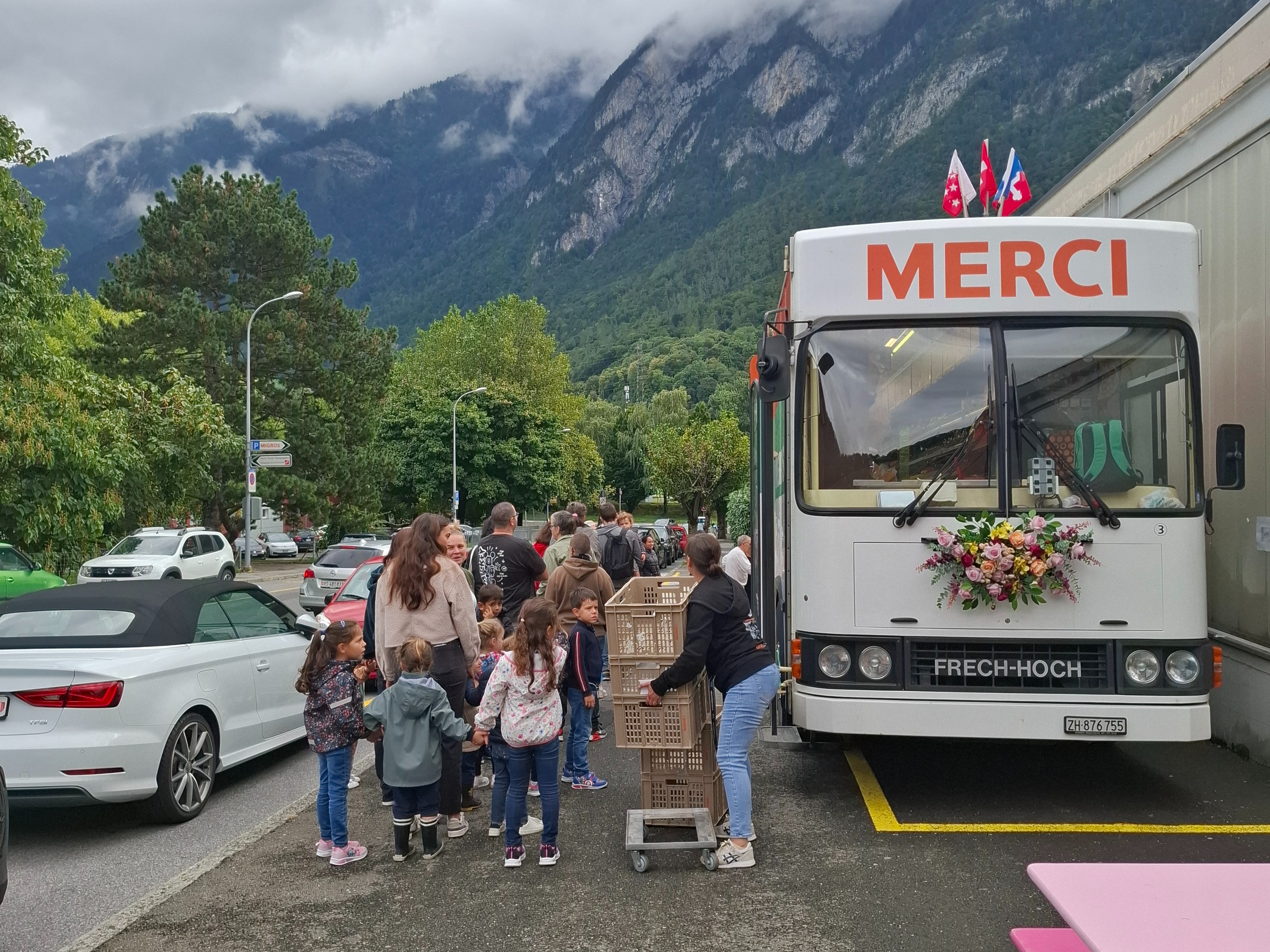 Tournée du bus Merci en Valais 