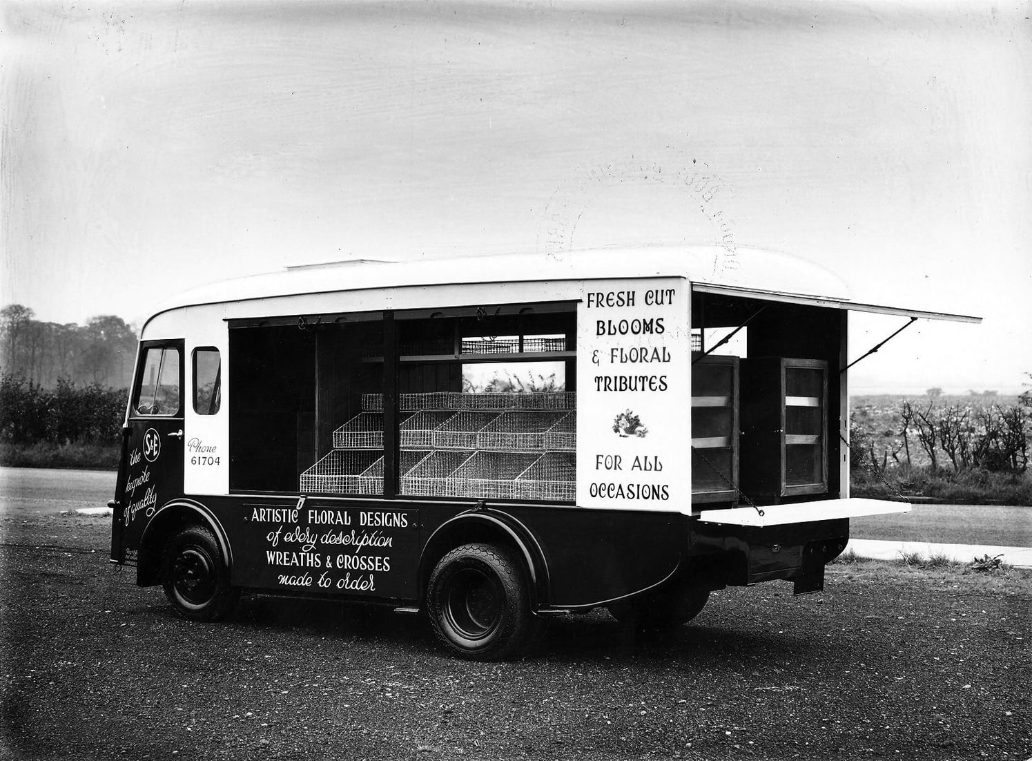 A trolley for selling flowers (ca. 1925).