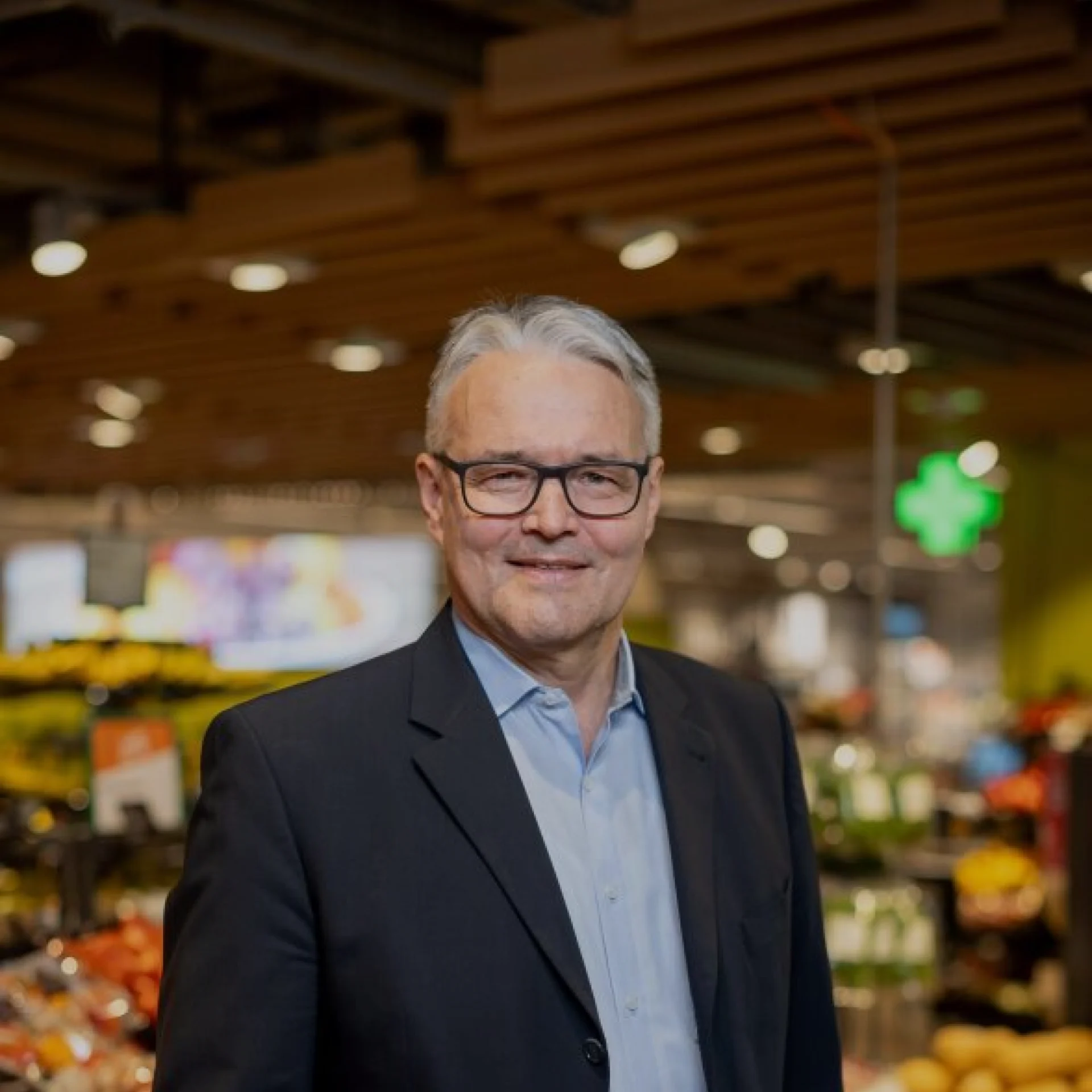 Peter Diethelm in the supermarket