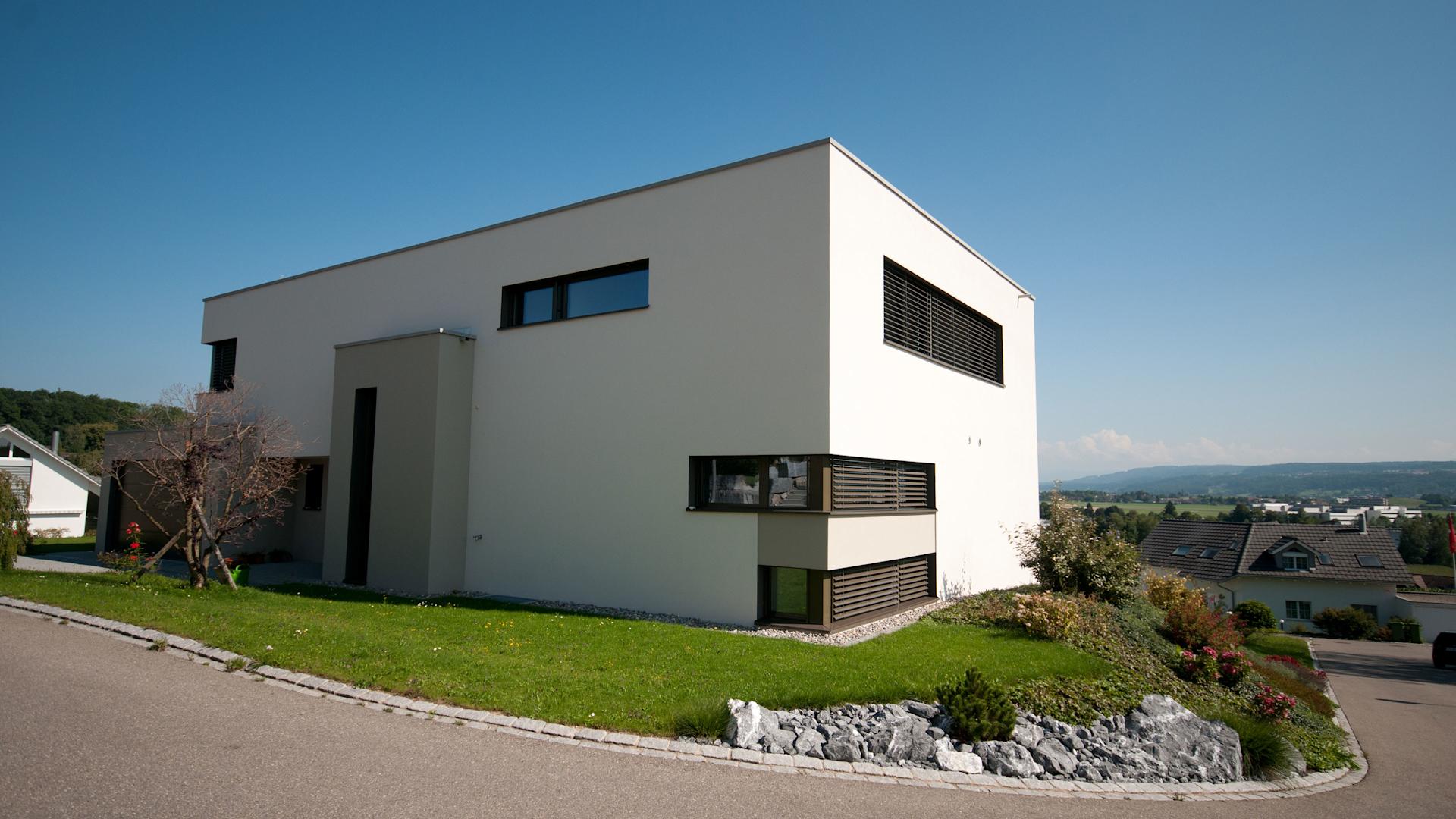 Modern detached house on a quiet neighbourhood street