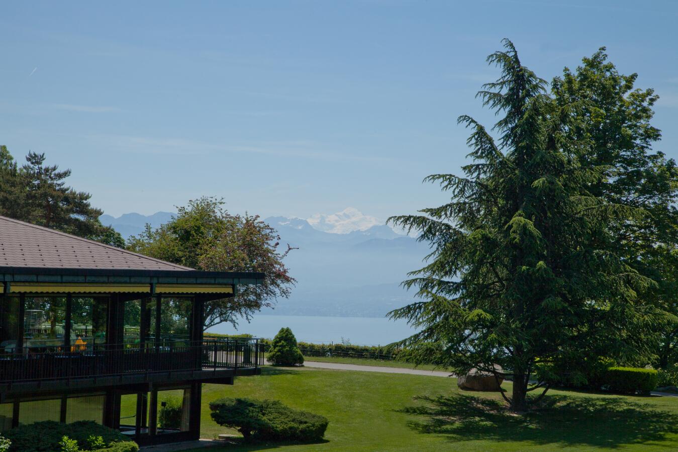 View of the restaurant and garden with views of the lake and mountains in the Signal de Bougy