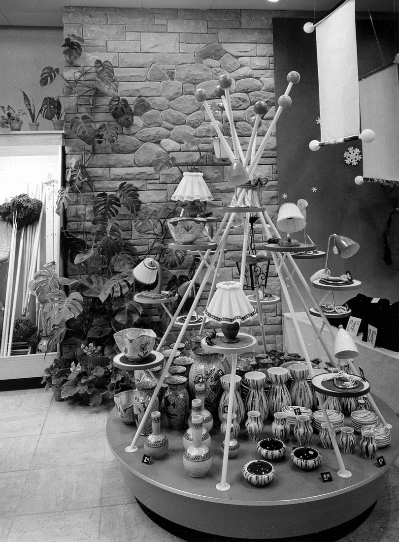 6-LU-MM-Hertensteinerstr-44-Lampen-und-Vasen_181