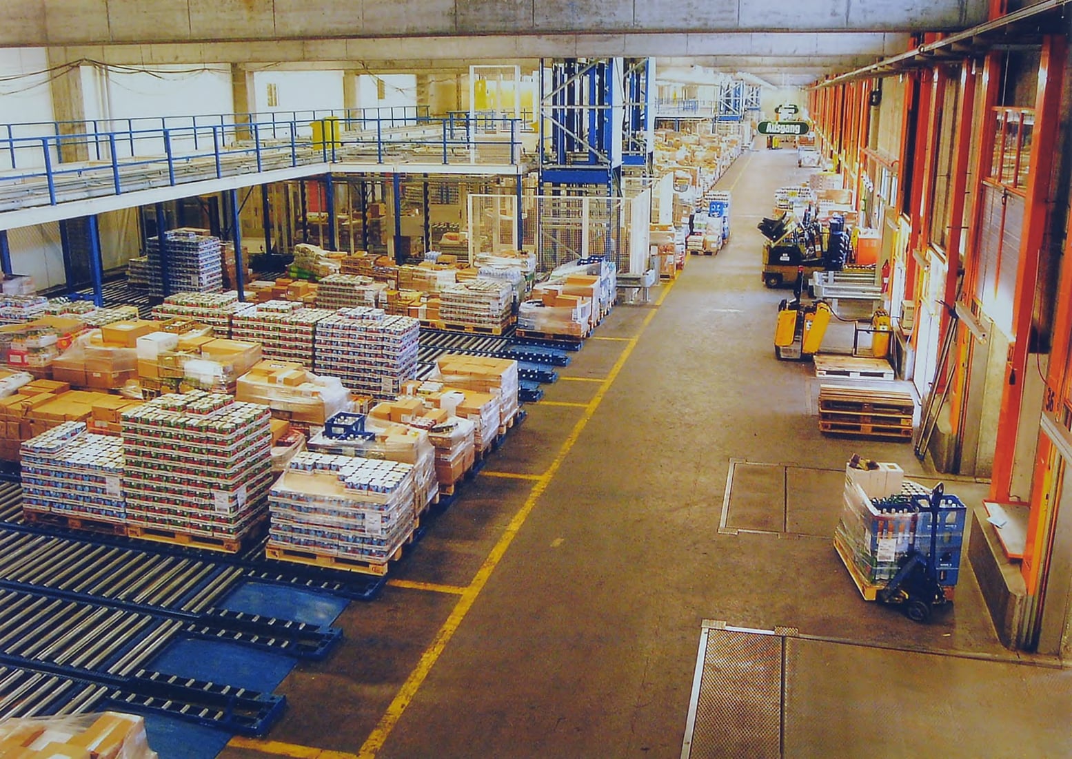 Verteilzentrum Suhr AG, Warenausgang (2002)