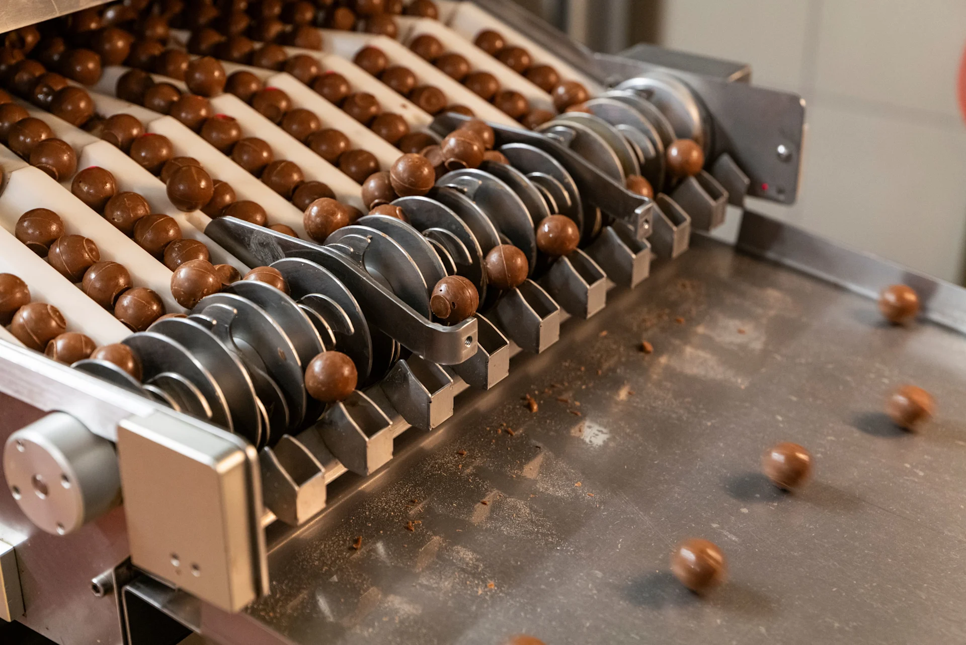 Diese spezielle Maschine beschleunigt die Truffes-Herstellung.