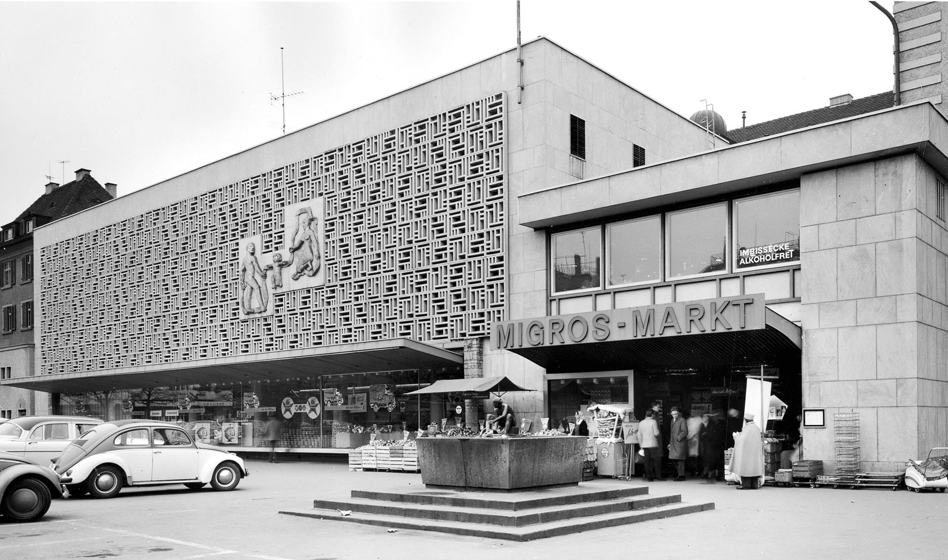 8-ZH-Oerlikon-Marktplatz-aussen-Brunnen_28