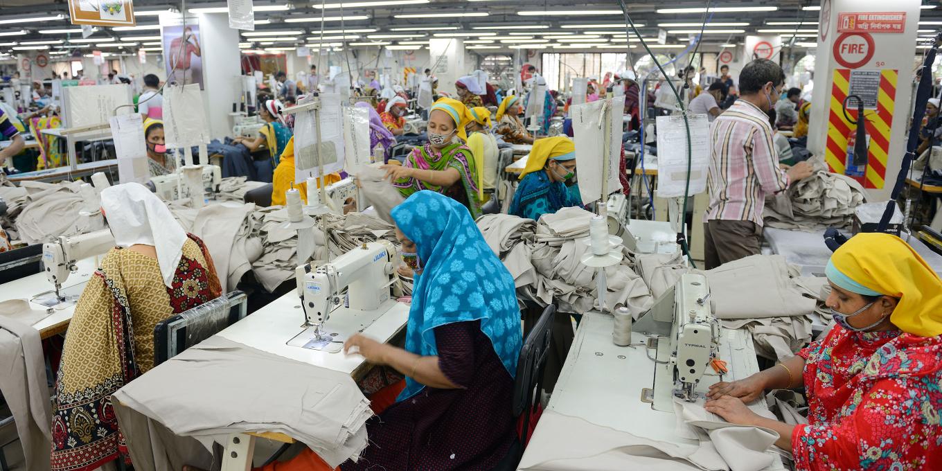Modeproduktion für den Weltmarkt: Näherinnen in Bangladesch.