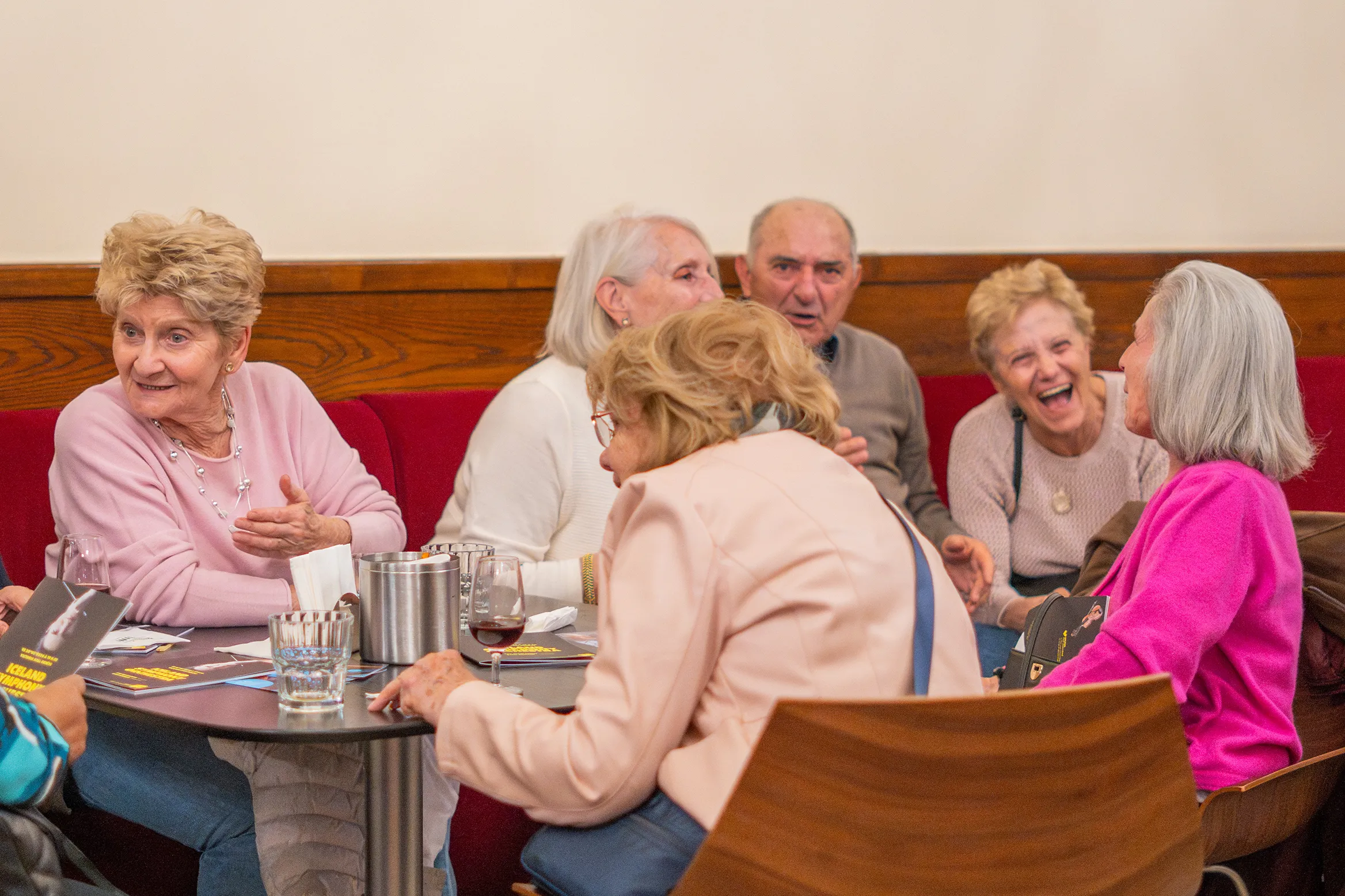 Photo de 6 membres de la fondation Camille Binzegger