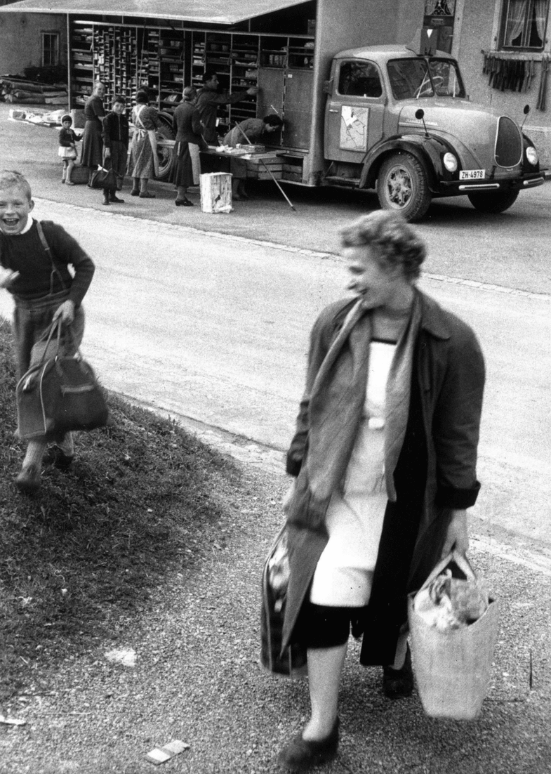 17_MGB-verkaufswagen-40er-Frau