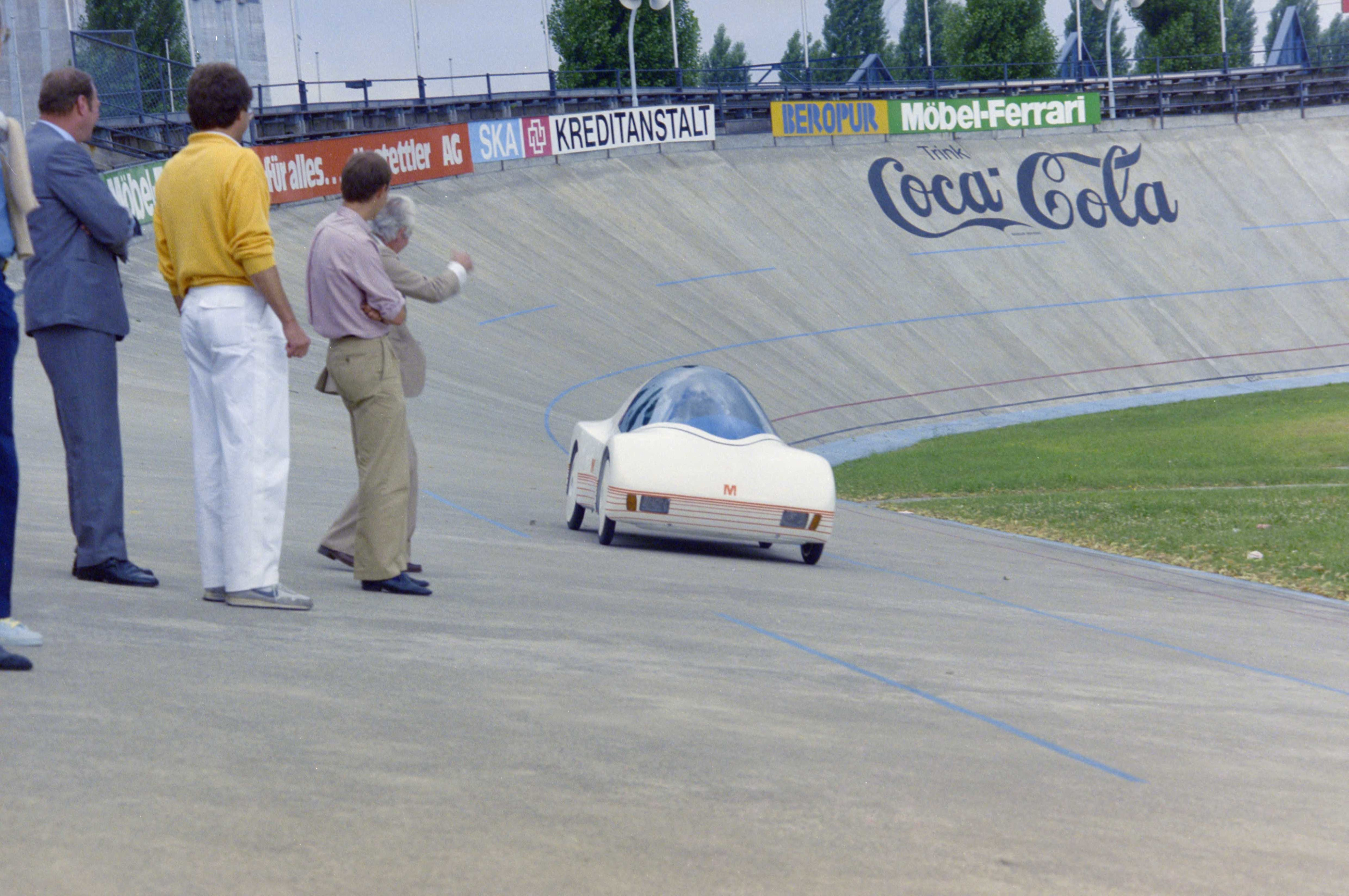 The MEV 1 on a test drive at the Oerlikon racecourse (1986).