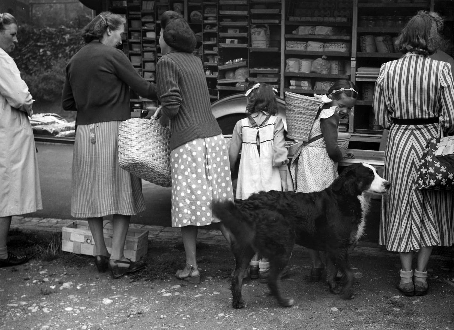 1925 Kinder kaufen ein