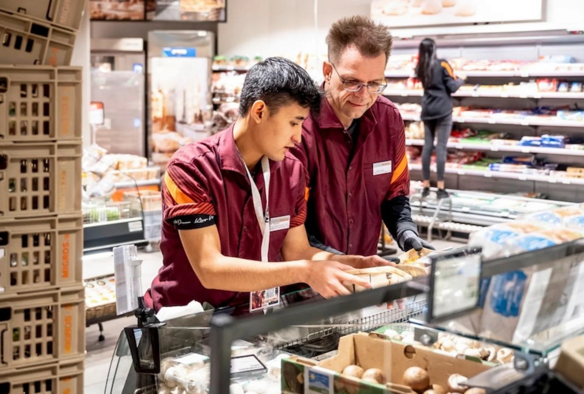 Najib explains to Ralf Kaminski (guest employee) how to arrange the mushroom products.