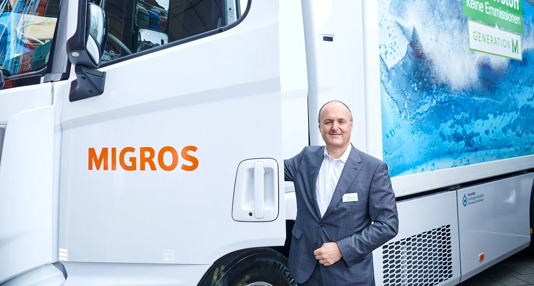 Rainer Deutschmann in front of a hydrogen truck