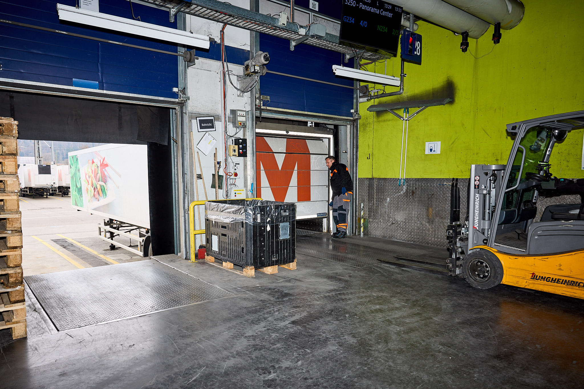 Die Ware ist bereit für den Verlad in den Lastwagen